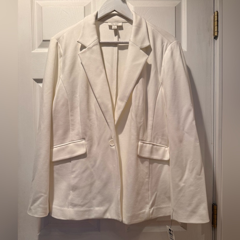 Chic White Women's Blazer